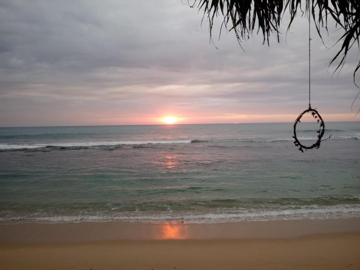 Villa Sea Sprays Хиккадува Экстерьер фото